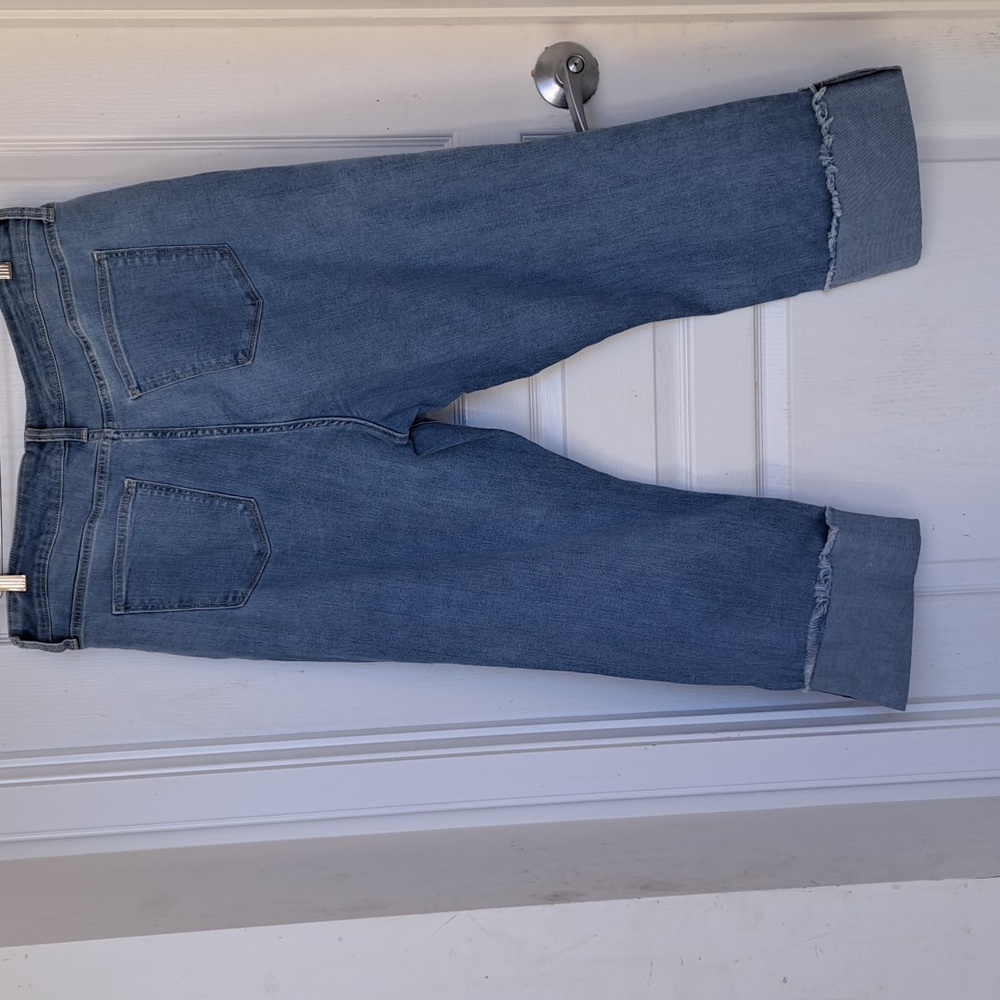 Classic Blue Women's Jeans With Cuffed Bottoms.. - Picture 4 of 5